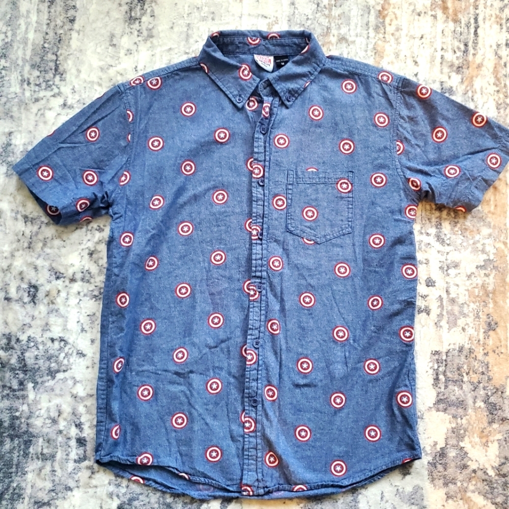 MARVEL Blue Button Down short sleeve red target pattern Size M fits like boys XL